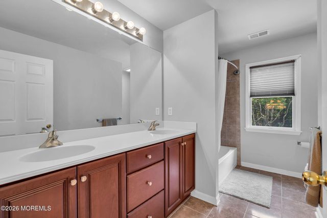 12 Vicari Way, Little Egg Harbor, NJ 08087