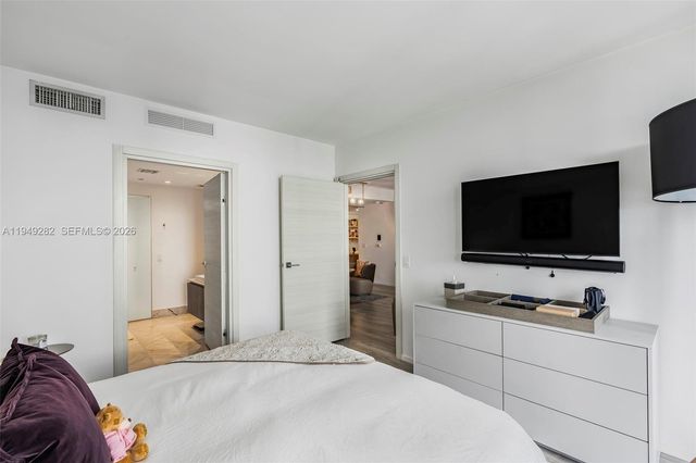 801 S Miami Ave 2810, Miami, FL 33130