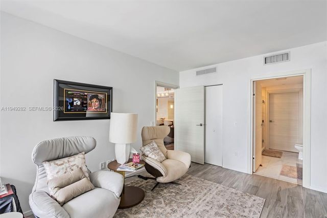 801 S Miami Ave 2810, Miami, FL 33130