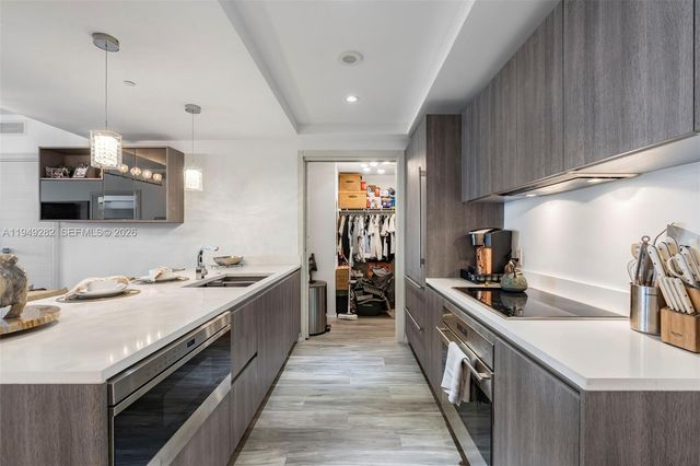 801 S Miami Ave 2810, Miami, FL 33130