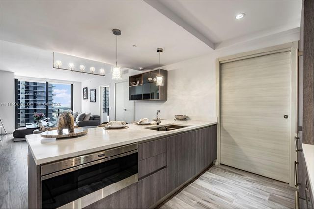 801 S Miami Ave 2810, Miami, FL 33130