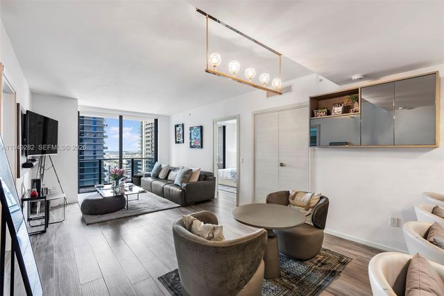 801 S Miami Ave 2810, Miami, FL 33130