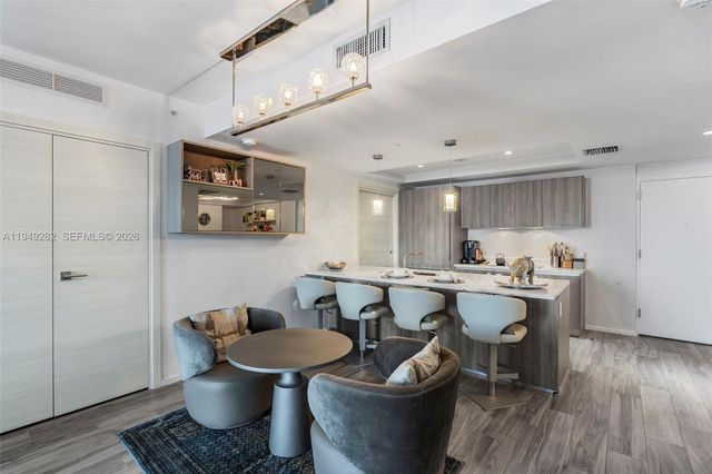 801 S Miami Ave 2810, Miami, FL 33130