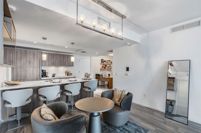 801 S Miami Ave 2810, Miami, FL 33130