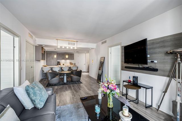 801 S Miami Ave 2810, Miami, FL 33130