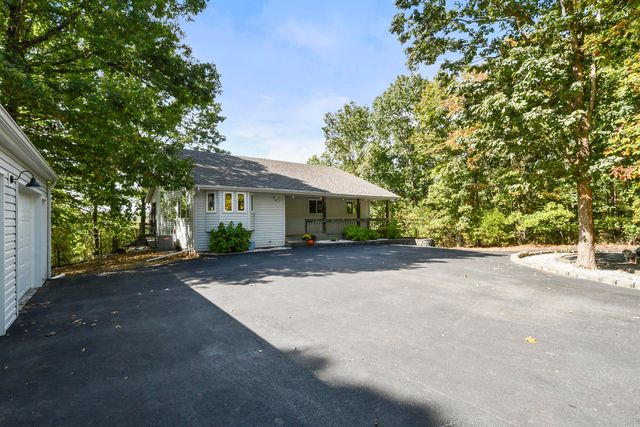 185 Ravenhill Drive, Highlandville, MO 65669