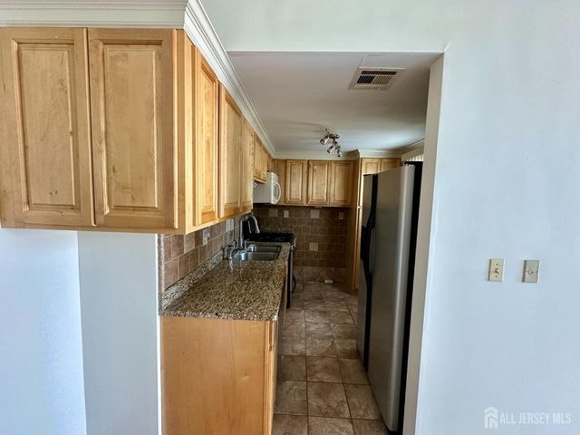 11 Demarest Place, Piscataway, NJ 08854