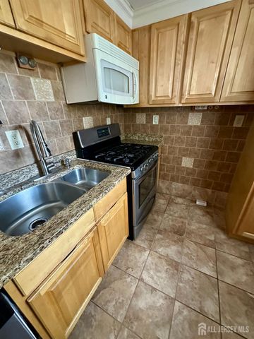 11 Demarest Place, Piscataway, NJ 08854