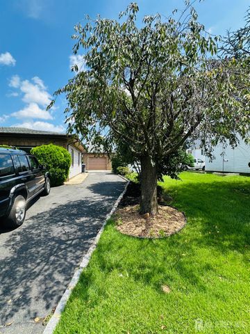 11 Demarest Place, Piscataway, NJ 08854