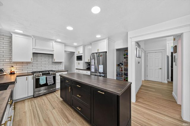 11693 Black Friars Lane, Mishawaka, IN 46545