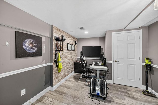 11693 Black Friars Lane, Mishawaka, IN 46545