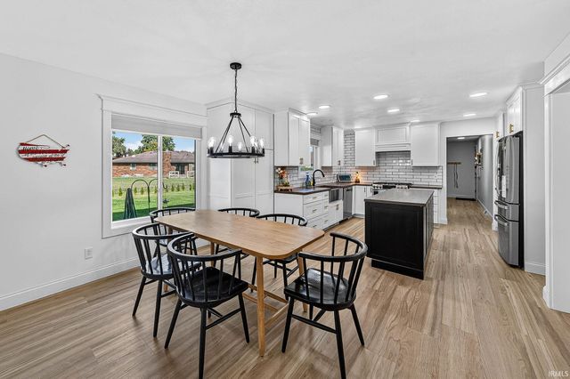 11693 Black Friars Lane, Mishawaka, IN 46545