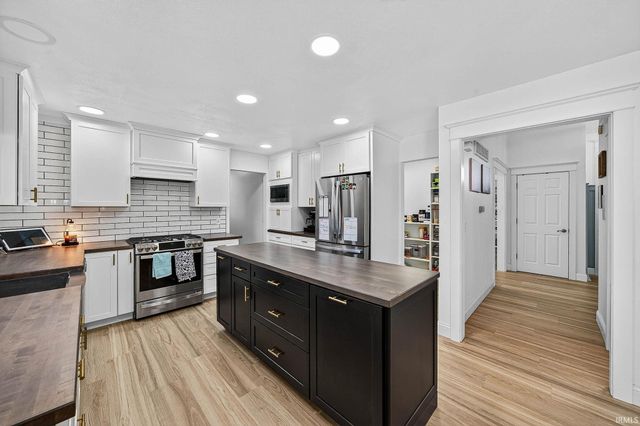 11693 Black Friars Lane, Mishawaka, IN 46545