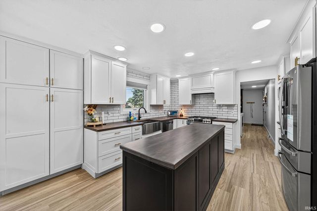 11693 Black Friars Lane, Mishawaka, IN 46545