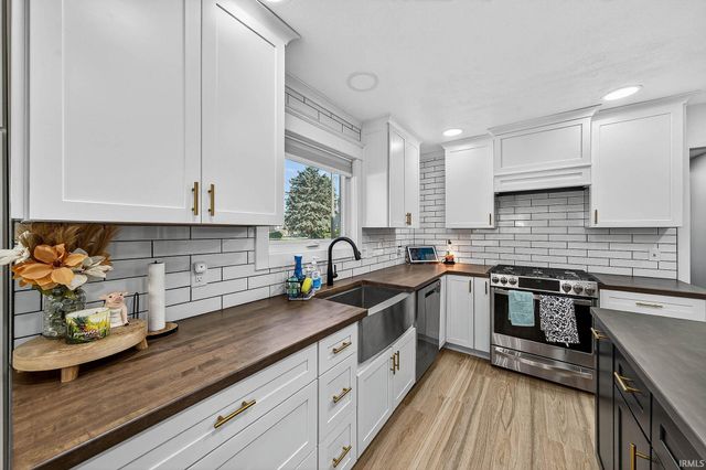 11693 Black Friars Lane, Mishawaka, IN 46545