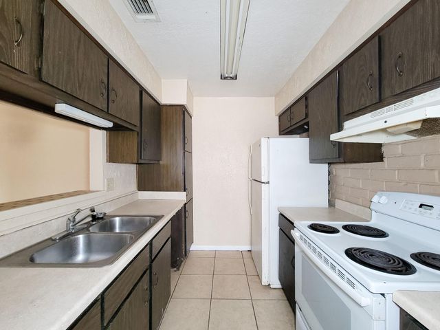 1511 Barcelona Way, Baytown, TX 77520