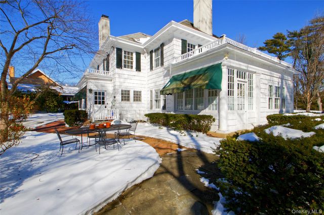 6 Emmet Place, Garden City, NY 11530