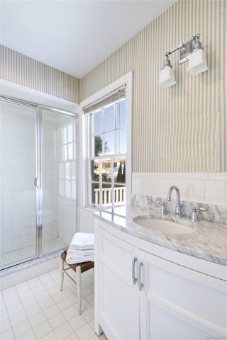 6 Emmet Place, Garden City, NY 11530