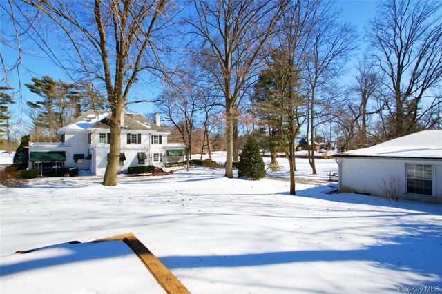 6 Emmet Place, Garden City, NY 11530