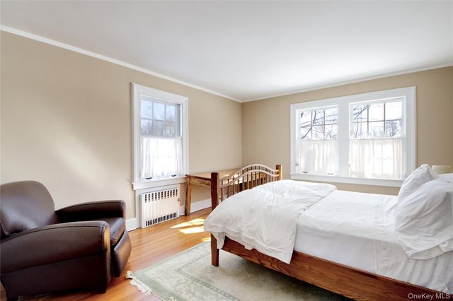 6 Emmet Place, Garden City, NY 11530