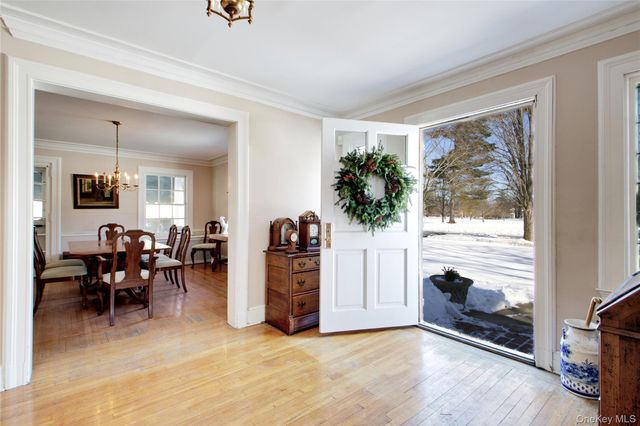 6 Emmet Place, Garden City, NY 11530