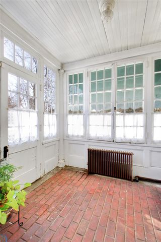 6 Emmet Place, Garden City, NY 11530