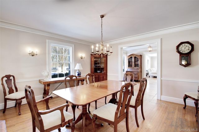 6 Emmet Place, Garden City, NY 11530