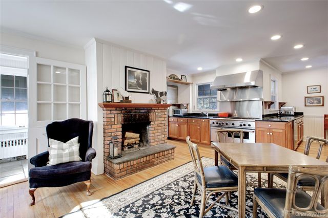 6 Emmet Place, Garden City, NY 11530