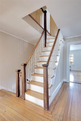 6 Emmet Place, Garden City, NY 11530