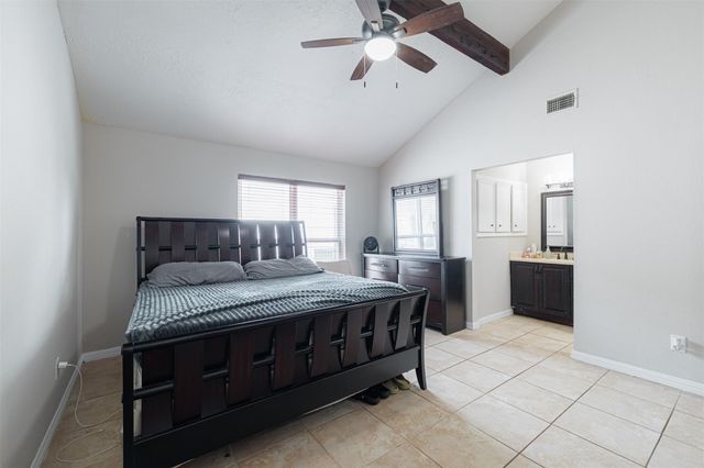 9116 Wilcrest Drive 9116, Houston, TX 77099