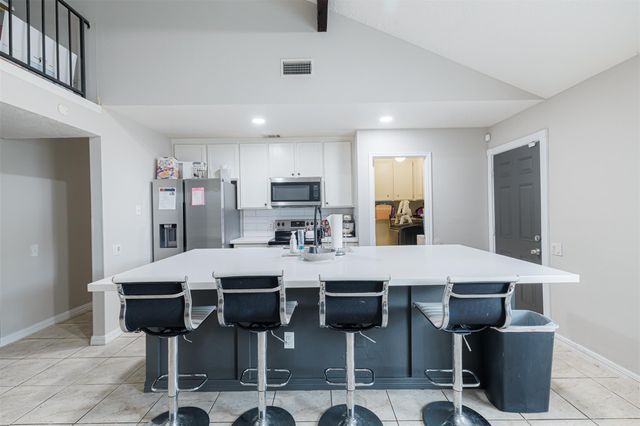 9116 Wilcrest Drive 9116, Houston, TX 77099
