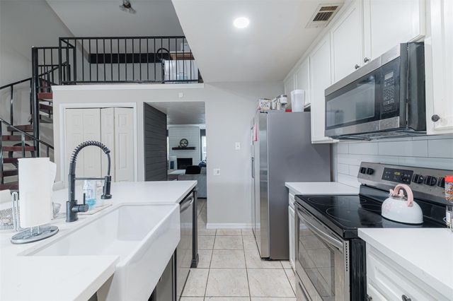 9116 Wilcrest Drive 9116, Houston, TX 77099