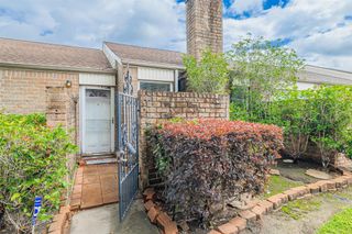 9116 Wilcrest Drive 9116, Houston, TX 77099
