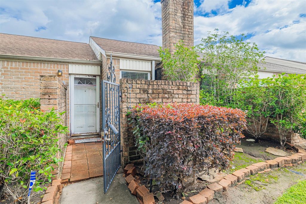 9116 Wilcrest Drive 9116, Houston, TX 77099