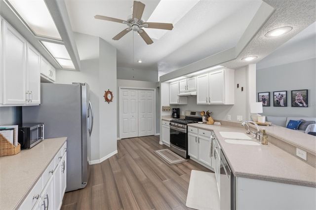 10121 KINGSHYRE WAY, Tampa, FL 33647