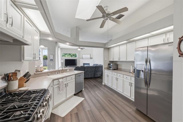 10121 KINGSHYRE WAY, Tampa, FL 33647