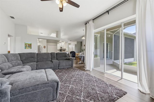 10121 KINGSHYRE WAY, Tampa, FL 33647