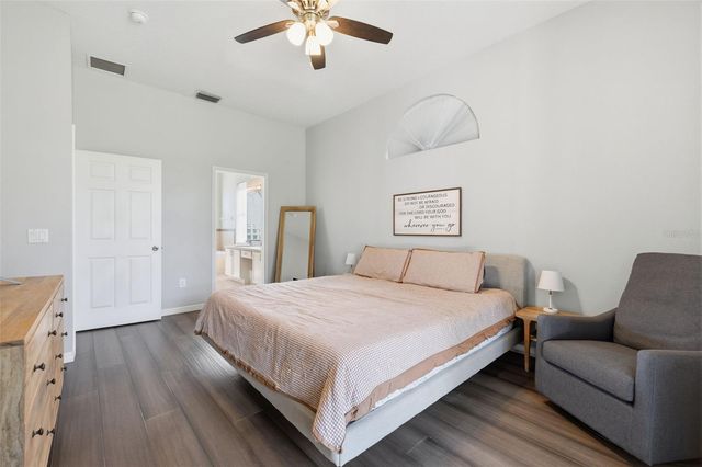 10121 KINGSHYRE WAY, Tampa, FL 33647