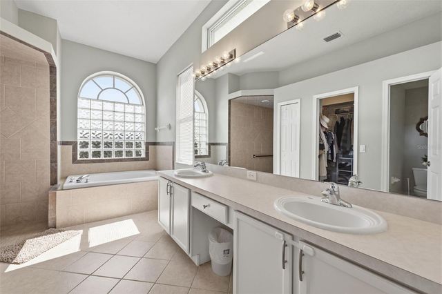 10121 KINGSHYRE WAY, Tampa, FL 33647