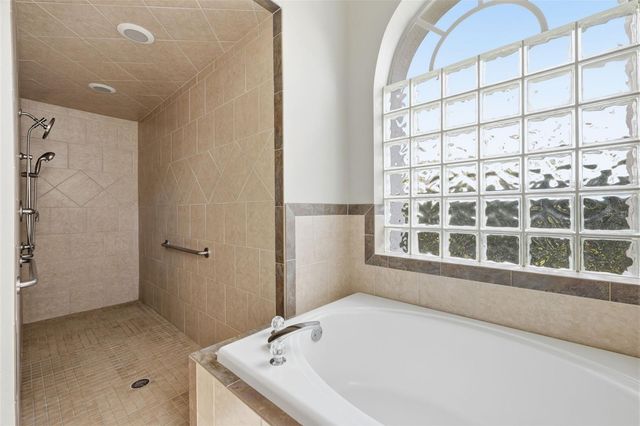 10121 KINGSHYRE WAY, Tampa, FL 33647