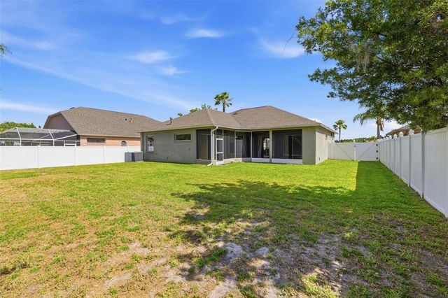 10121 KINGSHYRE WAY, Tampa, FL 33647