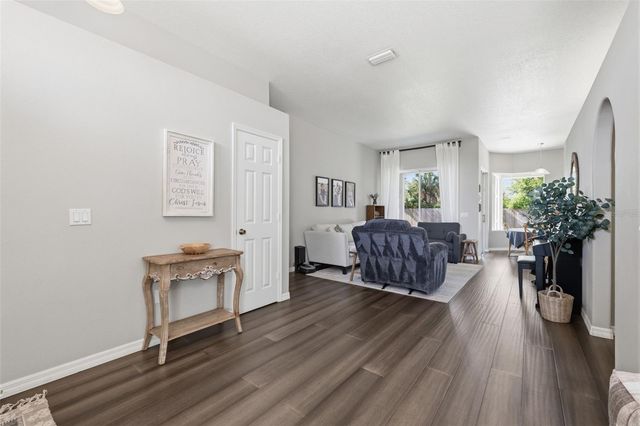 10121 KINGSHYRE WAY, Tampa, FL 33647