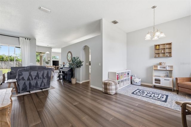 10121 KINGSHYRE WAY, Tampa, FL 33647