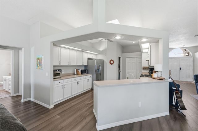 10121 KINGSHYRE WAY, Tampa, FL 33647