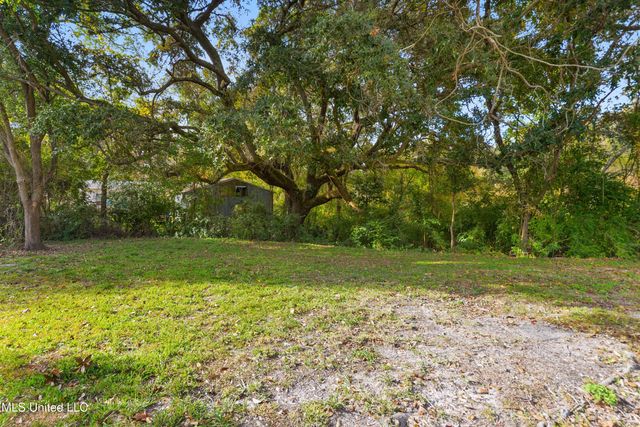 11 Fleetwood Place, Ocean Springs, MS 39564