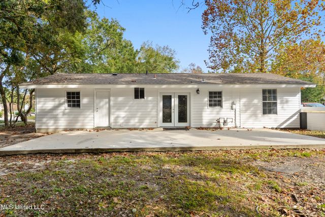11 Fleetwood Place, Ocean Springs, MS 39564