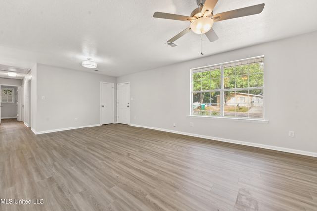 11 Fleetwood Place, Ocean Springs, MS 39564