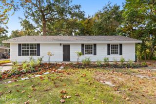11 Fleetwood Place, Ocean Springs, MS 39564