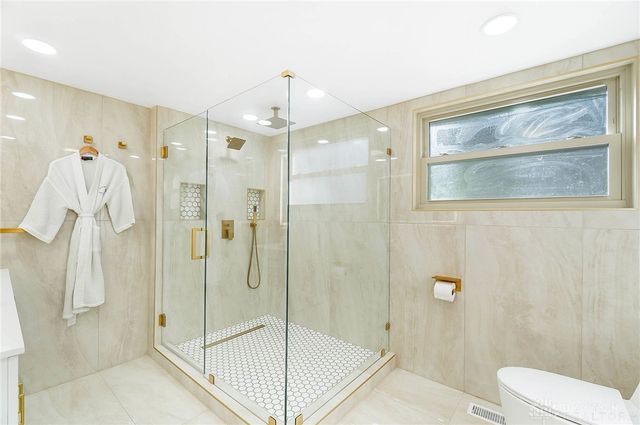 450 Ridgewood Avenue, Oakwood, OH 45409