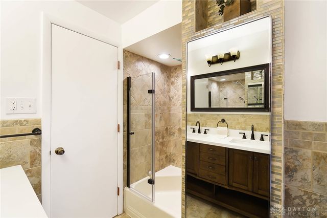 450 Ridgewood Avenue, Oakwood, OH 45409
